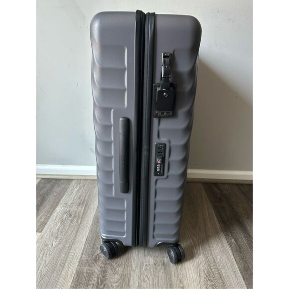 19 Degree Extended Trip Expandable Checked Luggage 76 cm $950 - Picture 9 of 11